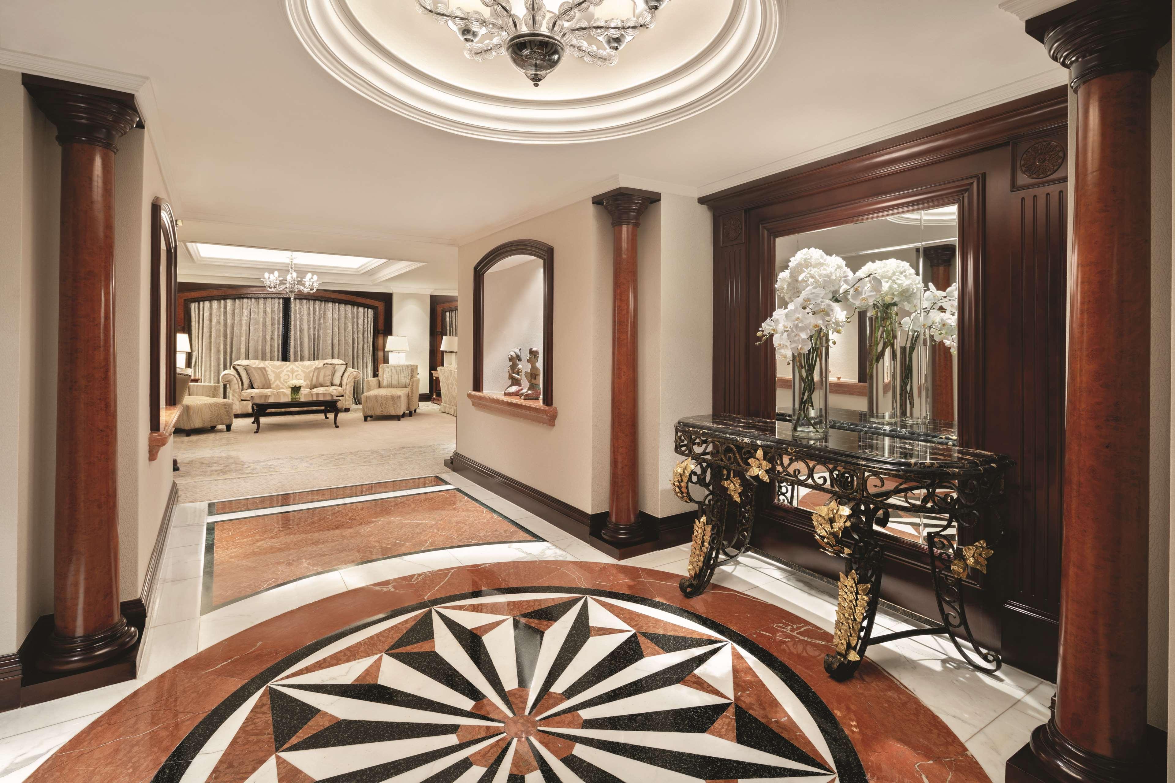 Shangri-La Jakarta Buitenkant foto